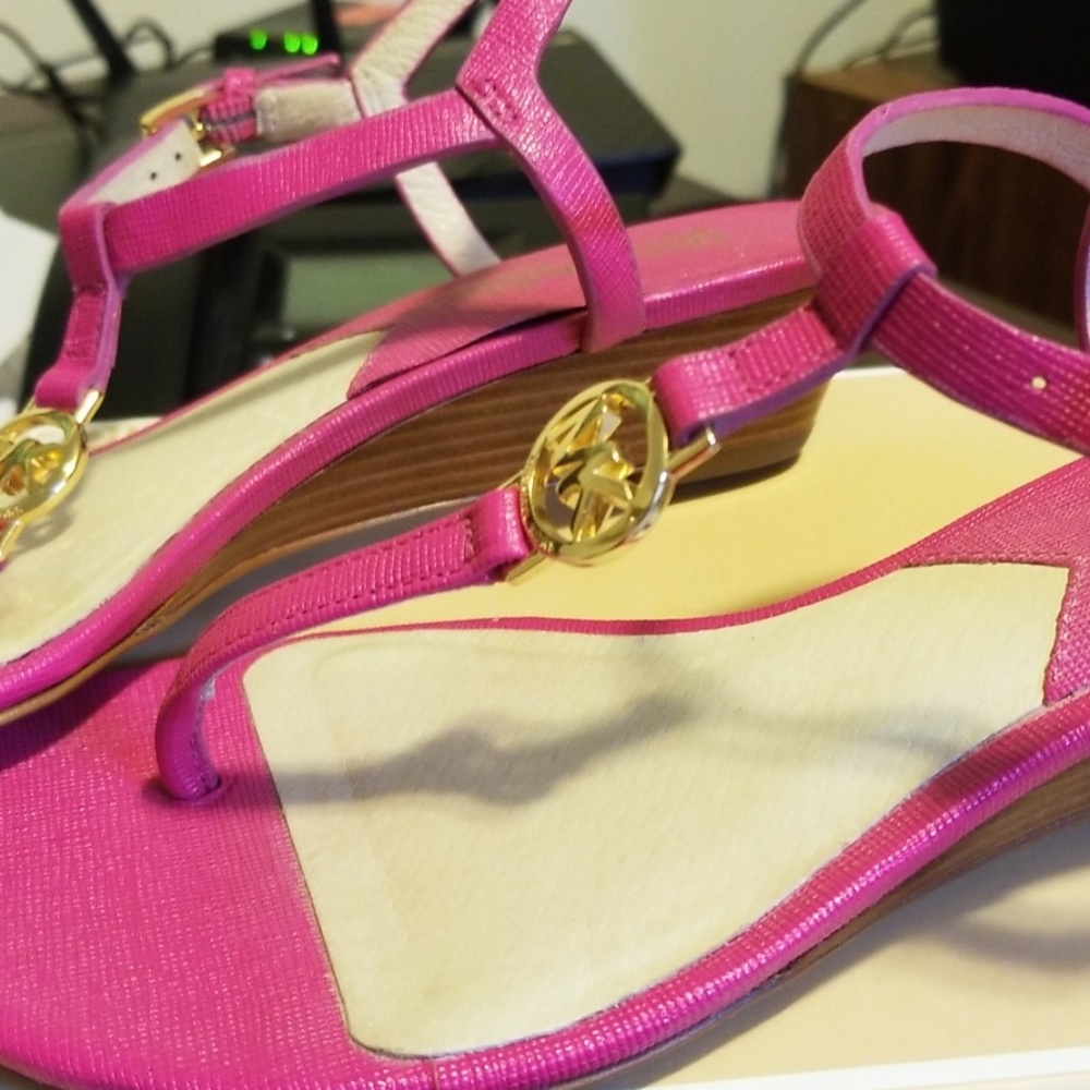 Shoes - Picture 5 of 9